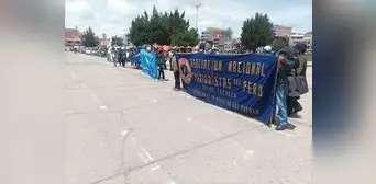 Gremios de periodistas realizan plantón por la libertad de información en Puno Gremios de periodistas realizan plantón por la libertad de información en Puno