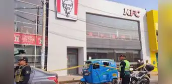 Balacera en Comas: sicarios atacan a mototaxista en exteriores de KFC de La Pascana Balacera en Comas: sicarios atacan a mototaxista en exteriores de KFC de La Pascana