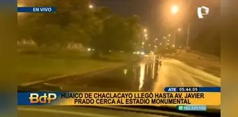 Ate: huaico llegó hasta la avenida Javier Prado cerca al estadio Monumental Ate: huaico llegó hasta la avenida Javier Prado cerca al estadio Monumental