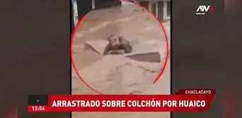 Arriesgó su vida: hombre es arrastrado sobre su colchón por huaico en Chaclacayo Arriesgó su vida: hombre es arrastrado sobre su colchón por huaico en Chaclacayo