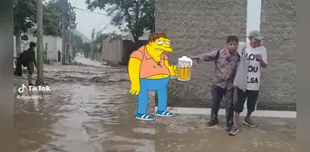 ¡Eso debió doler! Señor en estado de ebriedad camina por inundaciones y termina de la peor manera ¡Eso debió doler! Señor en estado de ebriedad camina por inundaciones y termina de la peor manera
