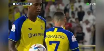 Cristiano Ronaldo y su noble gesto con Talisca: le cedió el penal en lugar de anotar doblete Cristiano Ronaldo y su noble gesto con Talisca: le cedió el penal en lugar de anotar doblete