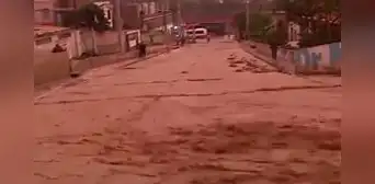 Profesores quedan atrapados en colegio de Huarochiri tras huaicos y lluvias Profesores quedan atrapados en colegio de Huarochiri tras huaicos y lluvias