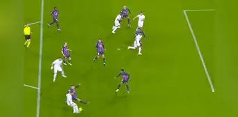 El milimétrico off side por el que anularon el gol del Madrid y que los deja casi fuera de LaLiga El milimétrico off side por el que anularon el gol del Madrid y que los deja casi fuera de LaLiga