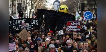 Gobierno de Macron sobrevive a 2 mociones de censura por su impopular reforma de pensiones