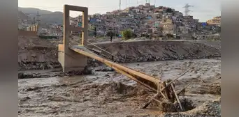 Comas: puente Tambo Río se desplomó tras aumento del caudal del río Chillón Comas: puente Tambo Río se desplomó tras aumento del caudal del río Chillón