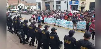 Más de 200 familias a punto de perder sus tierras en juicio con un exhacendado en Cusco