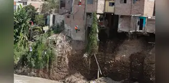 SMP: familias evacúan viviendas ubicadas en Malecón Rímac tras derrumbes en la ribera