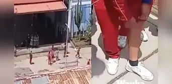 Denuncian que escolares fueron golpeados por policías cuando protestaban por mejoras educativas en Apurímac Denuncian que escolares fueron golpeados por policías cuando protestaban por mejoras educativas en Apurímac