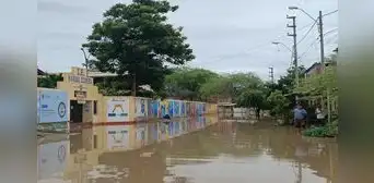 Piura: más de 600 alumnos dejan de estudiar tras inundación de colegio por intensas lluvias Piura: más de 600 alumnos dejan de estudiar tras inundación de colegio por intensas lluvias