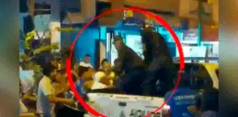 Policías capturan a delincuente en El Agustino, pero cómplices atacan al patrullero y lo liberan Policías capturan a delincuente en El Agustino, pero cómplices atacan al patrullero y lo liberan