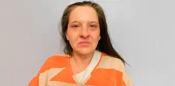 Detienen a mujer que mató a su prometido de 82 años y vivió con el cadáver durante 2 meses Detienen a mujer que mató a su prometido de 82 años y vivió con el cadáver durante 2 meses