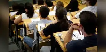 Estudiante muere en pleno examen y compañeros denuncian que no les permitieron auxiliarlo