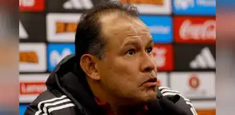 Reynoso y su inusual respuesta sobre poner línea de 3 ante Alemania: "No es para defender" Reynoso y su inusual respuesta sobre poner línea de 3 ante Alemania: "No es para defender"