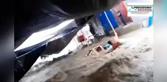 Hombre se salva de morir arrastrado durante inundación en mercado de Piura Hombre se salva de morir arrastrado durante inundación en mercado de Piura