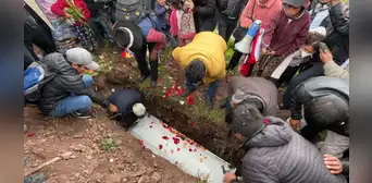 Lágrimas, dolor e impotencia durante último adiós a Rosalino Flórez, muerto por represión policial en Cusco Lágrimas, dolor e impotencia durante último adiós a Rosalino Flórez, muerto por represión policial en Cusco