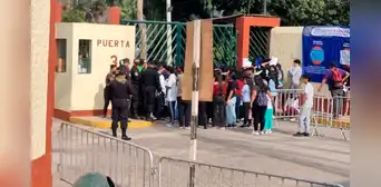 "Déjenlos entrar": postulantes se quedaron afuera de San Marcos tras llegar tarde al examen "Déjenlos entrar": postulantes se quedaron afuera de San Marcos tras llegar tarde al examen