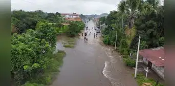 Quebrada Trancayacu se desborda tras intensas lluvias e inunda casas en San Martín Quebrada Trancayacu se desborda tras intensas lluvias e inunda casas en San Martín