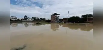 Tras intensas lluvias, aguas del dren de Petroperú inundan asentamientos en Piura Tras intensas lluvias, aguas del dren de Petroperú inundan asentamientos en Piura
