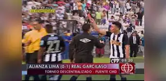 La vez que Jean Deza le sacó tarjeta roja a un ábitro y le costó 2 fechas de suspensión La vez que Jean Deza le sacó tarjeta roja a un ábitro y le costó 2 fechas de suspensión