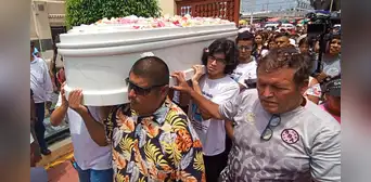 Familia de víctima de Sergio Tarache da último adiós en entierro y exige captura de feminicida Familia de víctima de Sergio Tarache da último adiós en entierro y exige captura de feminicida