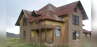 ¿Cuál es la historia detrás de la supuesta casa embrujada ubicada en la carretera Puno-Arequipa?