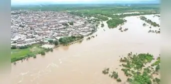 Desborde de río Piura derribó dos alimentadores de media tensión Desborde de río Piura derribó dos alimentadores de media tensión