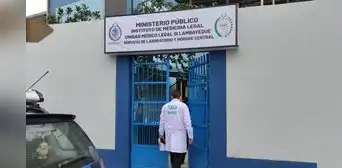 Mujer es asesinada por sicarios que iban a bordo de una motocicleta en Chiclayo Mujer es asesinada por sicarios que iban a bordo de una motocicleta en Chiclayo