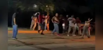 Le revientan botella en la cabeza y corre a defenderse: así ocurrió pelea fuera de discoteca en Piura Le revientan botella en la cabeza y corre a defenderse: así ocurrió pelea fuera de discoteca en Piura