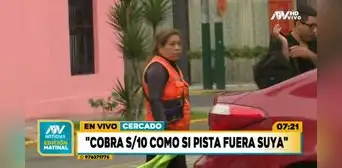 Cercado de Lima: mujer se adueña de pista y cobra por estacionar en aparcamiento público Cercado de Lima: mujer se adueña de pista y cobra por estacionar en aparcamiento público