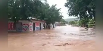 Intensas lluvias activan quebradas en San Martín e inundan viviendas Intensas lluvias activan quebradas en San Martín e inundan viviendas