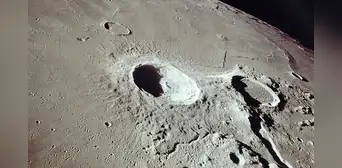 Científicos chinos encuentran en la Luna una reserva de agua de 270.000 millones de toneladas Científicos chinos encuentran en la Luna una reserva de agua de 270.000 millones de toneladas