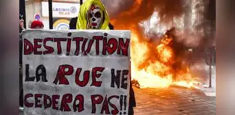 Jóvenes se suman a la décima jornada de protestas contra la reforma de pensiones en Francia