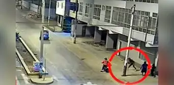 VES: hombre empujó a delincuente para evitar que asalten a su pareja y ladrón huyó VES: hombre empujó a delincuente para evitar que asalten a su pareja y ladrón huyó