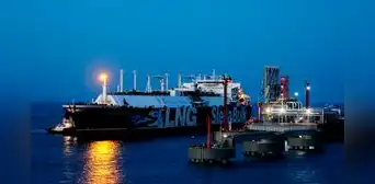 China completa el primer acuerdo de GNL pagado solo en yuanes, desplazando al dólar