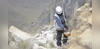 Las reservas millonarias de litio y la demanda de los aimaras en Puno Las reservas millonarias de litio y la demanda de los aimaras en Puno