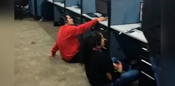 Denuncian a call center por quitar sillas a empleados que no venden lo suficiente: “Los explotaban”