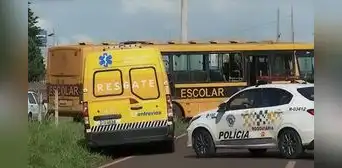 Adolescente tuvo que conducir autobús escolar luego de que chofer sufrió un infarto Adolescente tuvo que conducir autobús escolar luego de que chofer sufrió un infarto