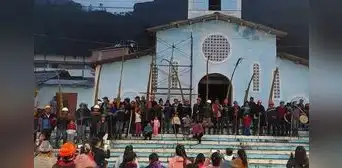 Peregrinos caminaron descalzos y cargando un madero durante 36 horas por Semana Santa Peregrinos caminaron descalzos y cargando un madero durante 36 horas por Semana Santa