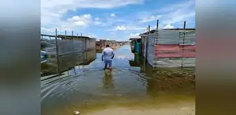 Familias de Piura viven en medio de lagunas tras fuertes lluvias Familias de Piura viven en medio de lagunas tras fuertes lluvias