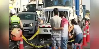 Surco: joven de 25 años fallece tras choque entre motocicleta y tráiler Surco: joven de 25 años fallece tras choque entre motocicleta y tráiler