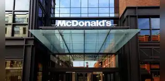McDonald's cierra temporalmente sus oficinas en EE. UU. y se prepara para despedir personal