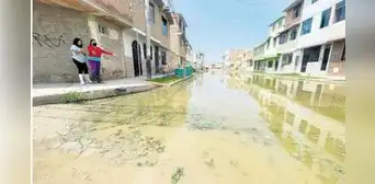 Población de José Olaya se ahoga con aguas de desagües en Chiclayo Población de José Olaya se ahoga con aguas de desagües en Chiclayo