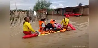 ¡Los llegan a rescatar! Evacúan a pobladores cuyas viviendas se inundaron por intensas lluvias en Piura ¡Los llegan a rescatar! Evacúan a pobladores cuyas viviendas se inundaron por intensas lluvias en Piura