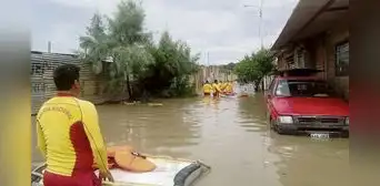 Lluvias intensas vuelven a inundar distritos de Piura Lluvias intensas vuelven a inundar distritos de Piura