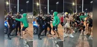 Tiktoker broméo con 'robarle' celular a policías, pero se salva bailando: "Pudo ser el fin" Tiktoker broméo con 'robarle' celular a policías, pero se salva bailando: "Pudo ser el fin"