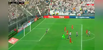 ¡Se salvó Alianza! Tomás Cuello remató solo frente a Campos, pero el balón rosó el arco ¡Se salvó Alianza! Tomás Cuello remató solo frente a Campos, pero el balón rosó el arco