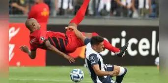 Jesús Castillo comparte foto en la que 'manda a volar' a Fernandinho y celebra empate de Alianza