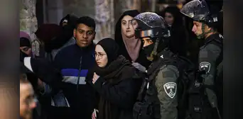 Detienen a más de 350 personas en mezquita de Jerusalén en medio de celebraciones religiosas Detienen a más de 350 personas en mezquita de Jerusalén en medio de celebraciones religiosas