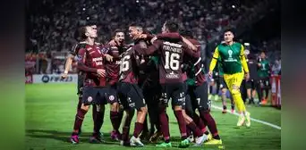 ¡Lo lograron!: Universitario es el primer equipo peruano en ganar en Argentina por Copa Sudamericana